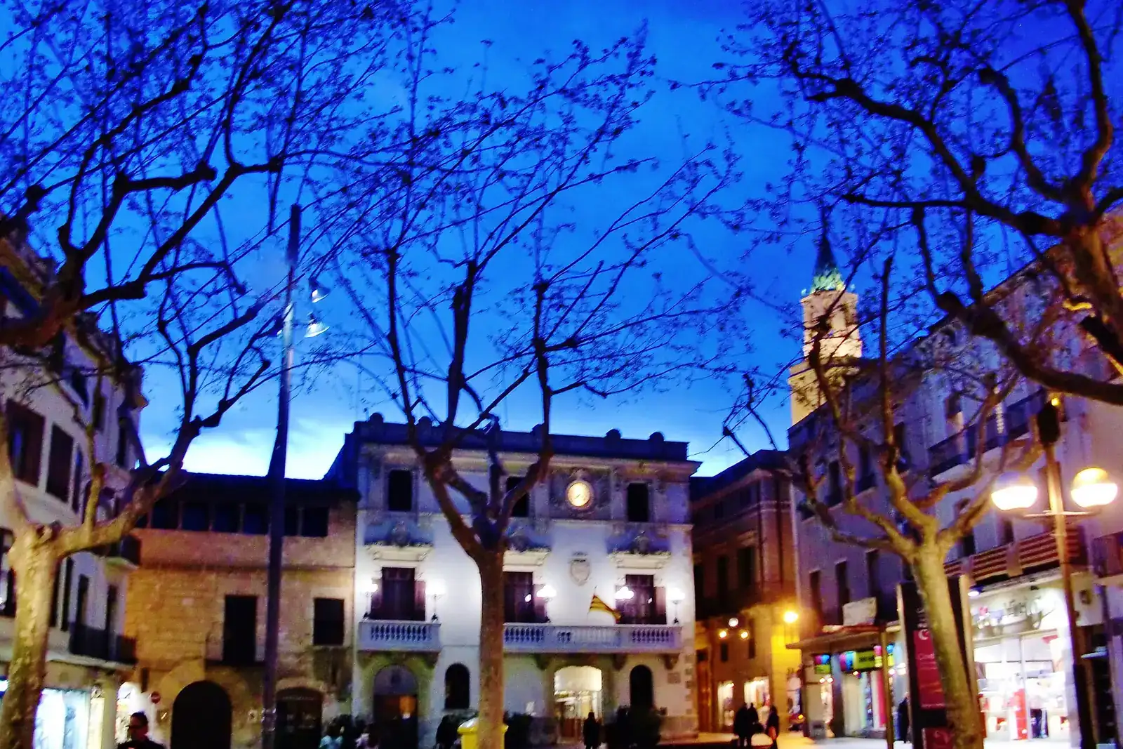 Plaça de la Vila de Vilafranca del Penedès al vespre
