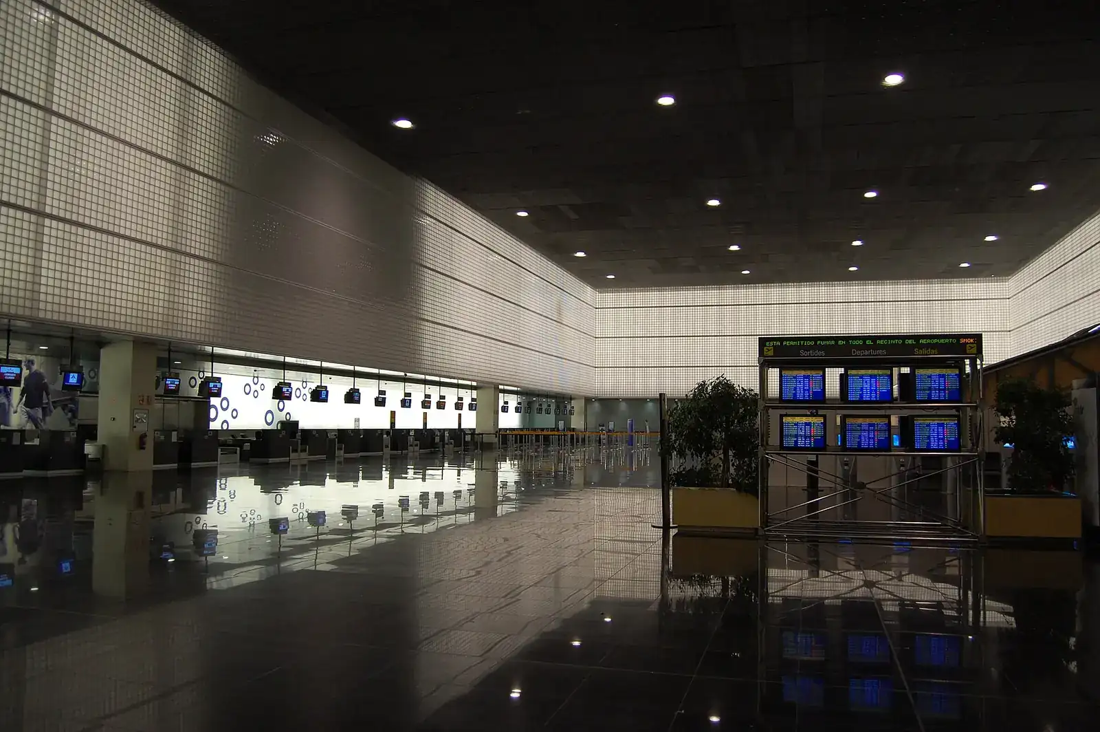 Vestíbul interior d'una terminal de l'aeroport de Barcelona-El Prat