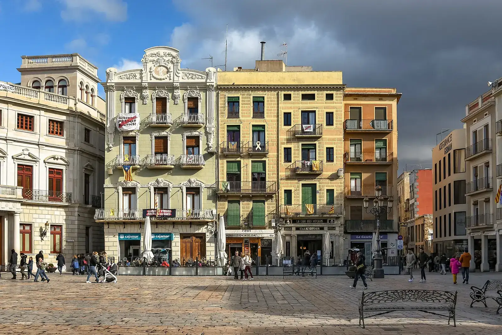 Plaça del Mercadal de Reus, amb edificis modernistes