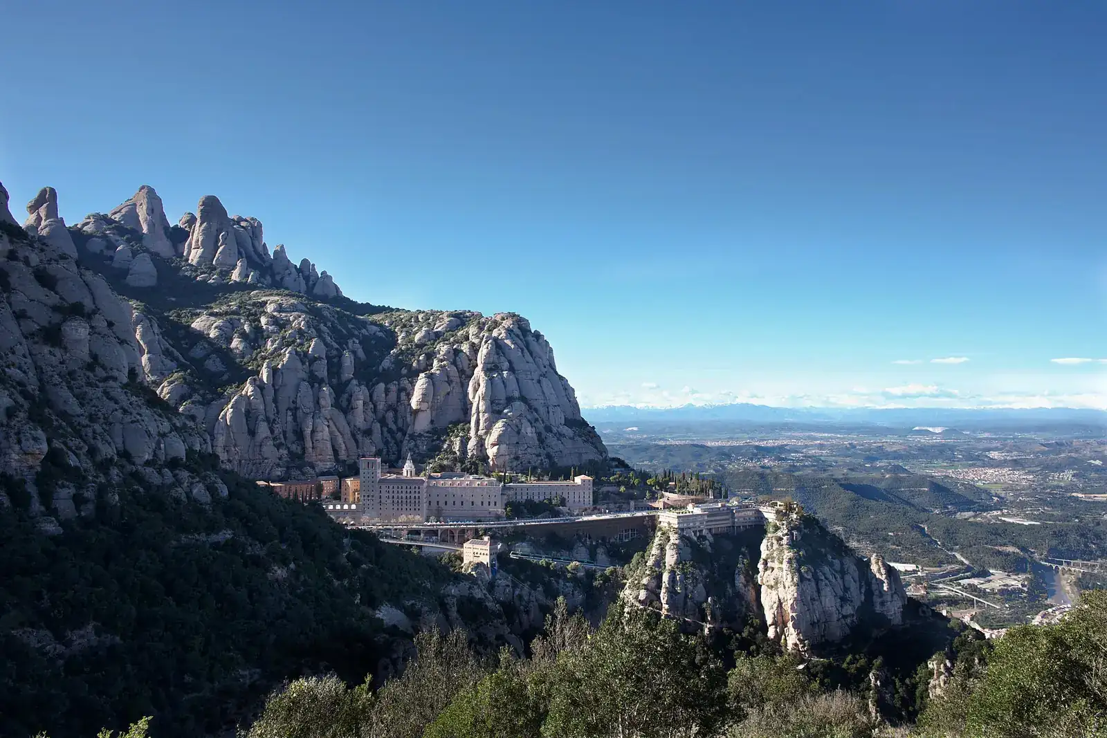 Muntanya de Montserrat amb el monestir de Santa Maria
